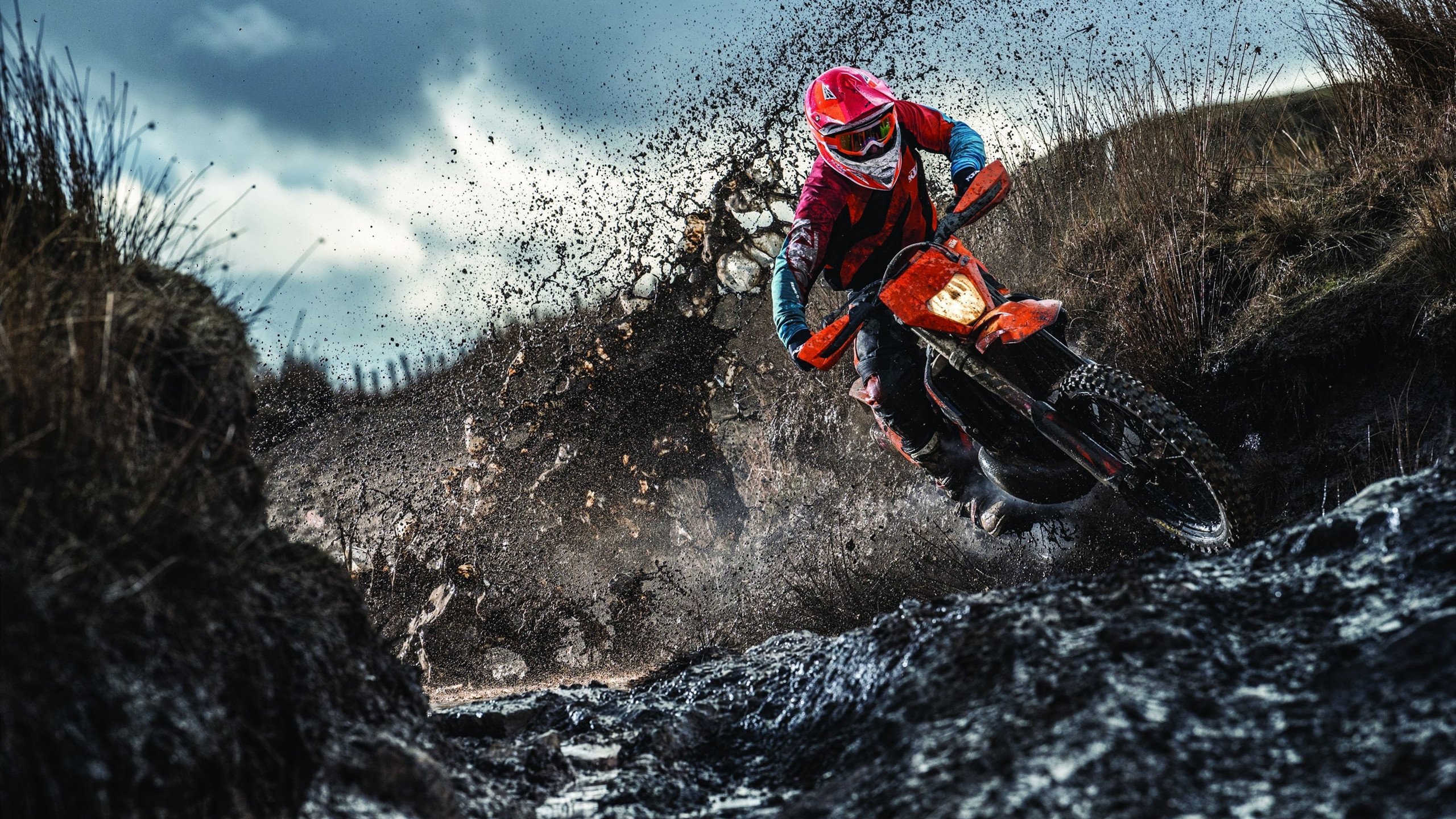 跨界英雄日,当勇士加时鏖战北京,哈登在德甲赛场接管比赛