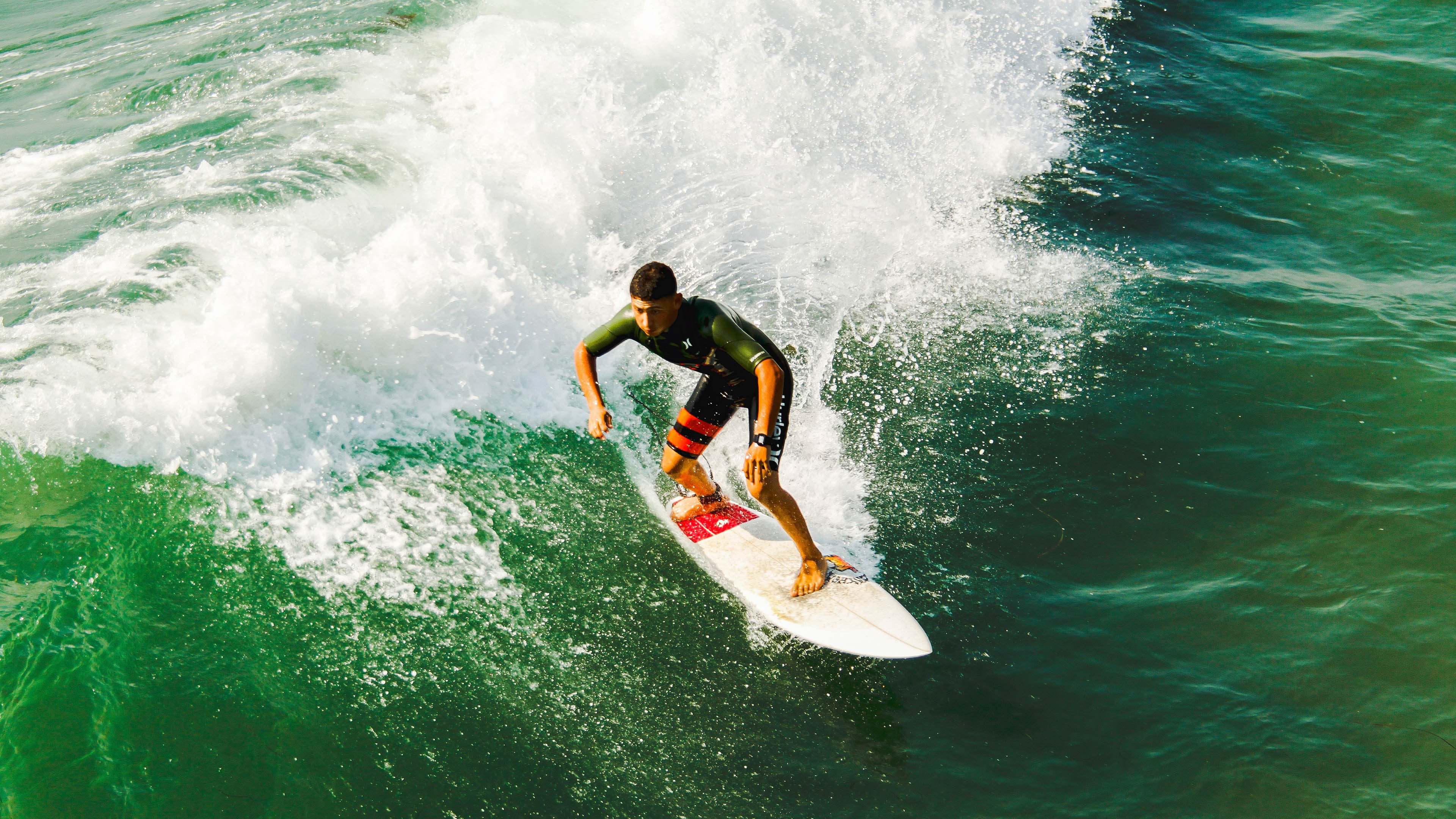 阿什拉夫一锤定音，比利亚雷亚尔鏖战荷兰的战术博弈